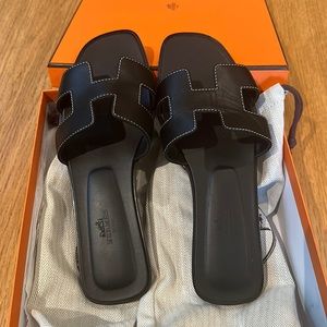 Hermes Oran in black , size 37.5